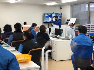 朝礼上田さん
